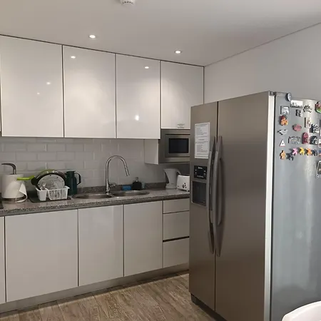 Cachinnans & Hostel *