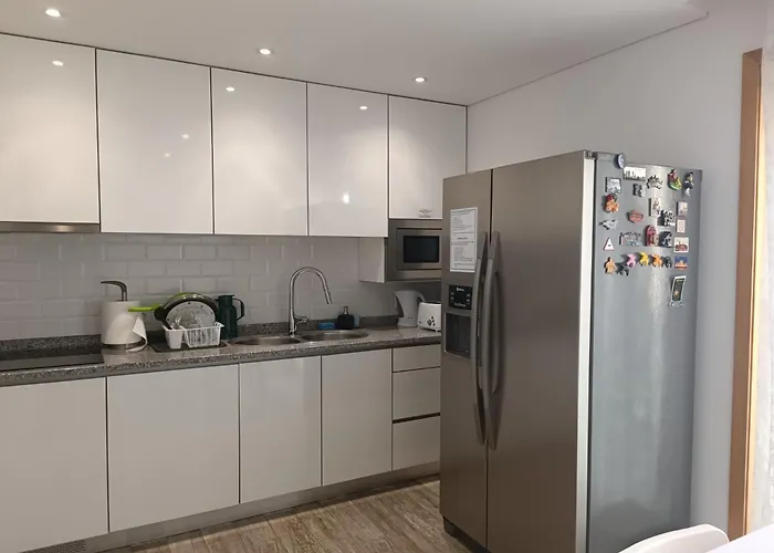 Cachinnans & אכסניה *